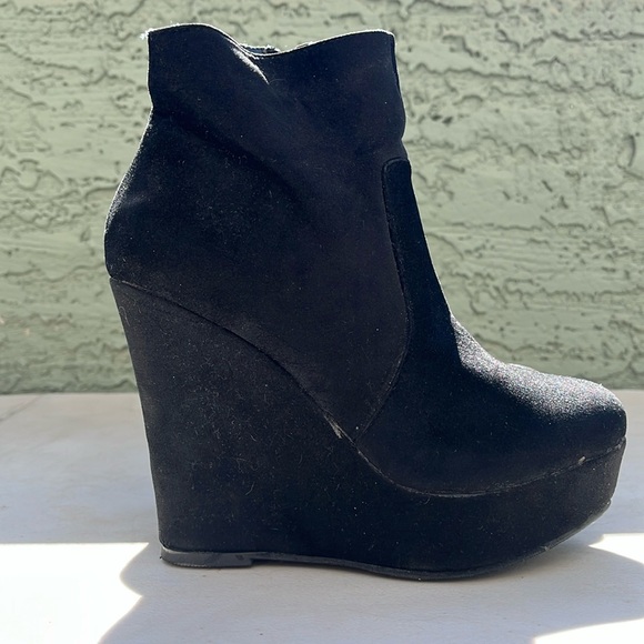TOP Moda Black Wedge Ankle Bootie 👢 - Picture 3 of 5